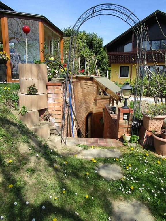 Haus Sundl - Privatzimmer Emmersdorf an der Donau Exterior photo